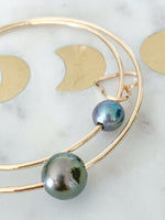 Load image into Gallery viewer, Keiki Pearl Bangle
